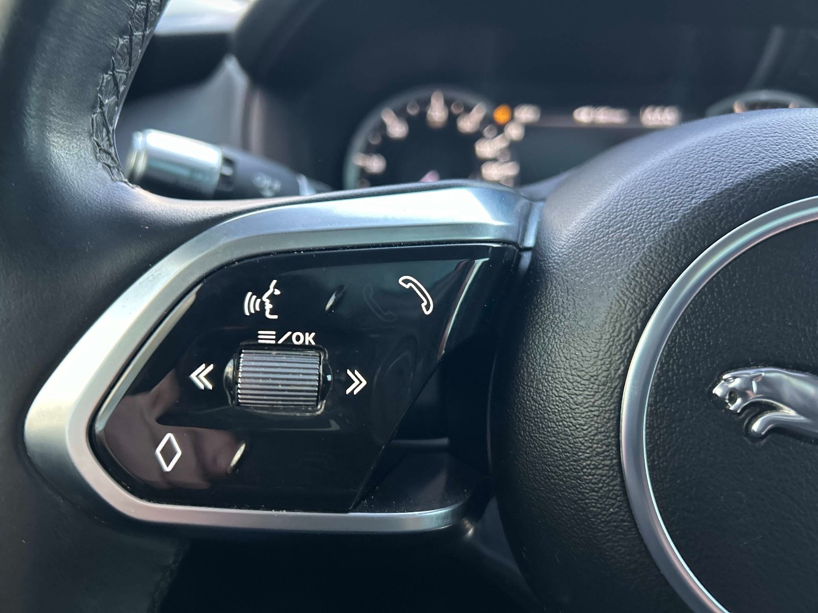 Used 2020 Jaguar XE S RWD image 21