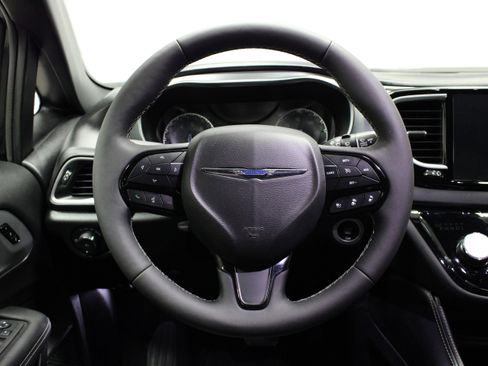 Used 2026 Chrysler Pacifica Limited w/ S Appearance Package FWD image 22
