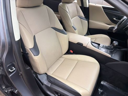 Used 2021 Lexus ES 300h w/ Premium Package image 28