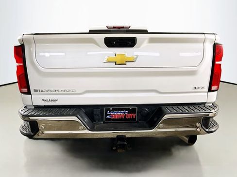 Used 2024 Chevrolet Silverado 2500 LTZ w/ LTZ Convenience Package image 9