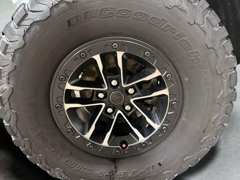 Used 2024 Jeep Wrangler Unlimited Rubicon w/ XTREMEE 35" Tire Package AWD/4WD image 27