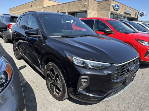 Used 2024 Ford Escape ST-Line Elite w/ Premium Technology Package image 2