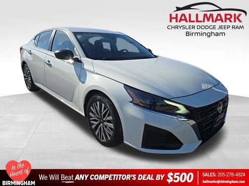 Used 2025 Nissan Altima 2.5 SV FWD image 1