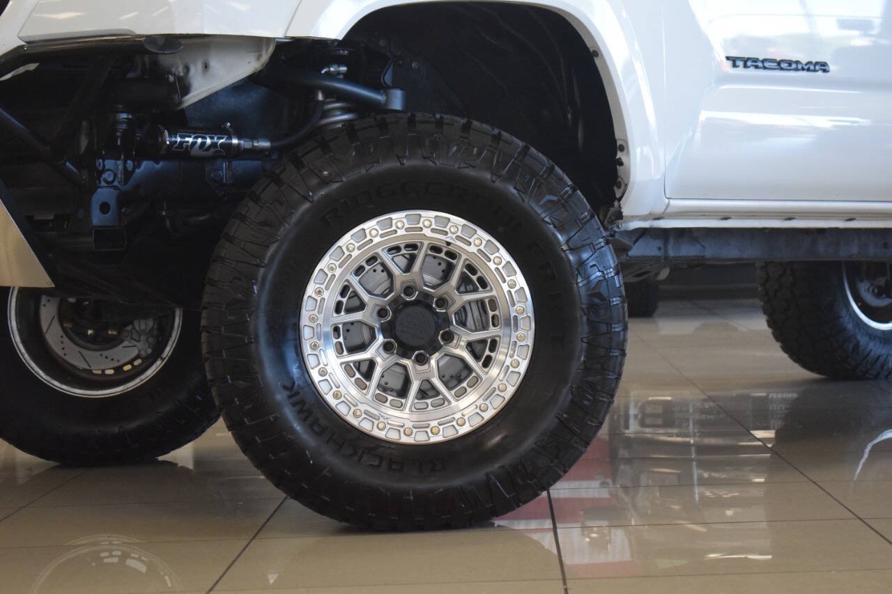 Used 2017 Toyota Tacoma SR5 RWD image 15