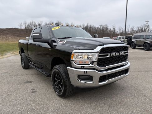 Used 2024 RAM 2500 Tradesman w/ Chrome Appearance Group image 7