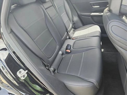 Used 2026 Mercedes-Benz GLC 300 image 18