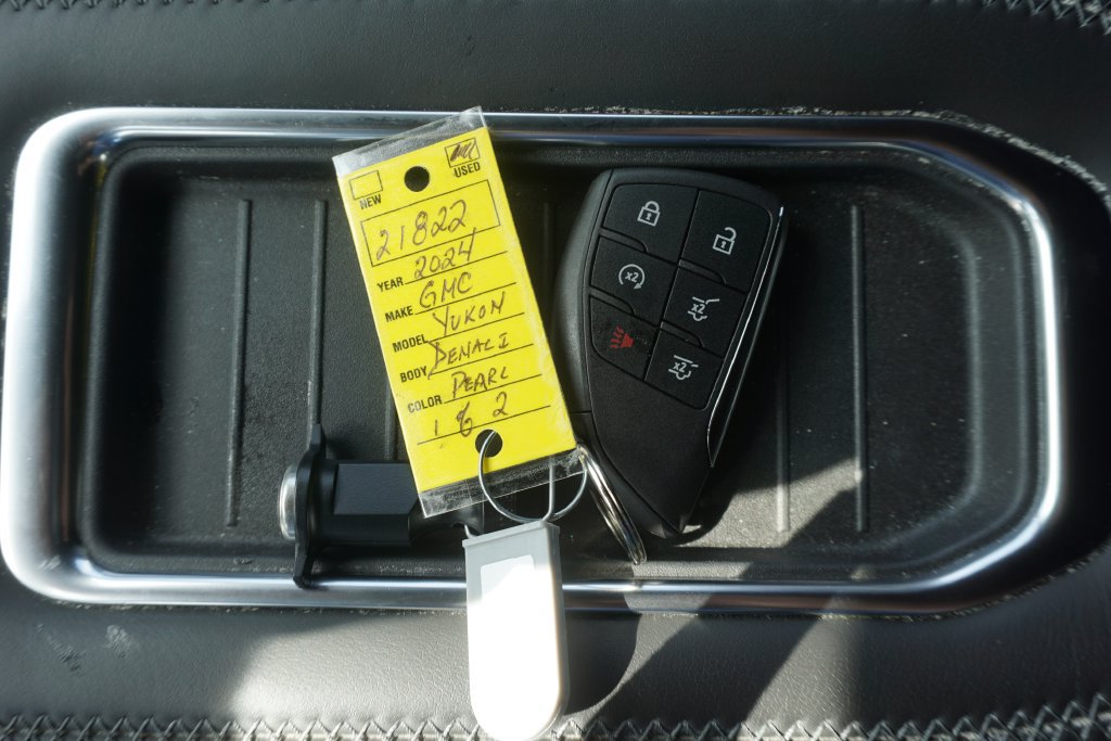 Used 2024 GMC Yukon Denali AWD/4WD image 32