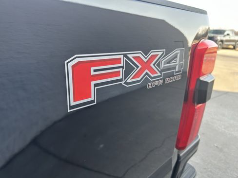 Used 2025 Ford F250 Platinum image 12