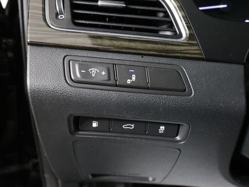 Used 2016 Hyundai Sonata Limited w/ Option Group 04 FWD image 31