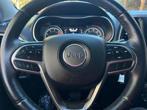 Used 2019 Jeep Cherokee Latitude w/ Cold Weather Group image 20