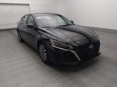 Used 2025 Nissan Altima 2.5 SV FWD image 13