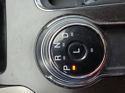 Used 2017 Ford Fusion SE FWD image 16
