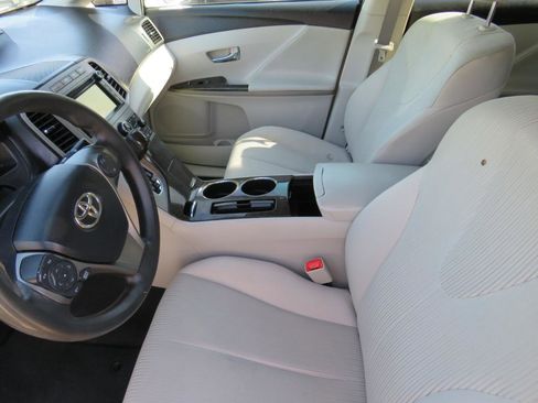 Used 2013 Toyota Venza LE image 16