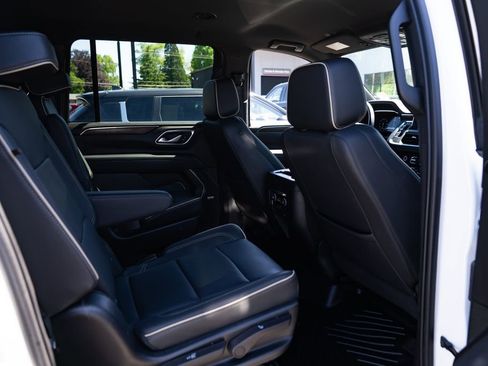 Used 2023 Chevrolet Suburban Premier AWD/4WD image 24