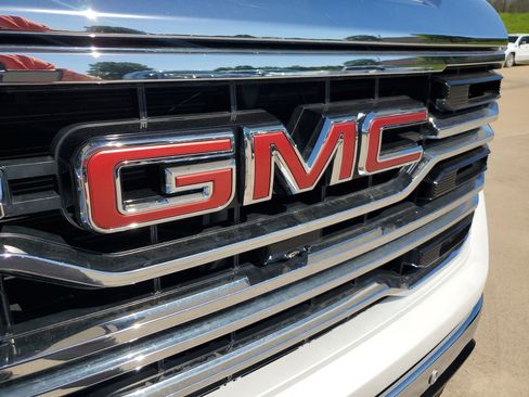 Used 2023 GMC Sierra 1500 SLT w/ SLT Premium Plus Package AWD/4WD image 37