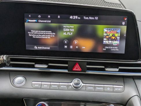 Used 2025 Hyundai Elantra SEL FWD image 14