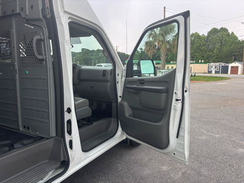 Used 2021 Nissan NV 2500 SV w/ Back Door Glass Package RWD image 36