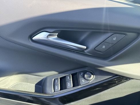 Used 2025 Chevrolet Equinox LT w/ Safety and Technology Package image 16