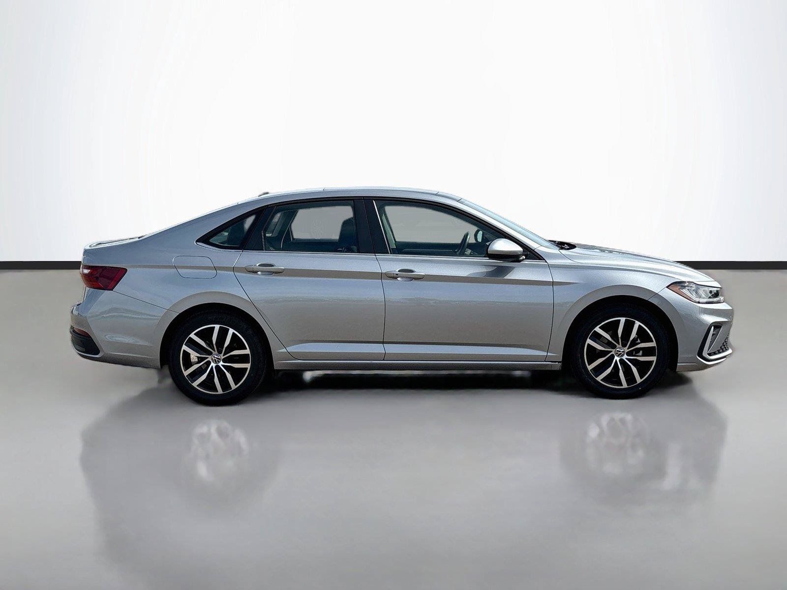 Used 2025 Volkswagen Jetta SE FWD image 18