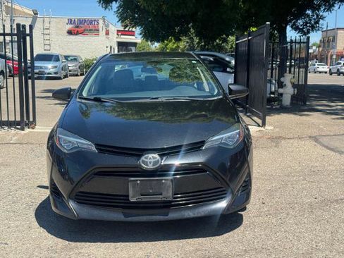 Used 2017 Toyota Corolla LE w/ Carpet Mat Package (TMS) FWD image 3