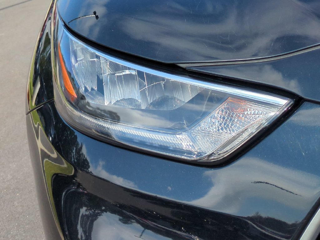 Used 2020 Toyota Highlander LE FWD image 9