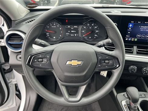 Used 2025 Chevrolet Trax LS image 11