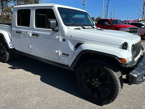 Used 2024 Jeep Gladiator Sport image 5