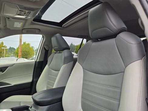 Used 2019 Toyota RAV4 XLE Premium w/ Advanced Technology Package AWD/4WD image 21