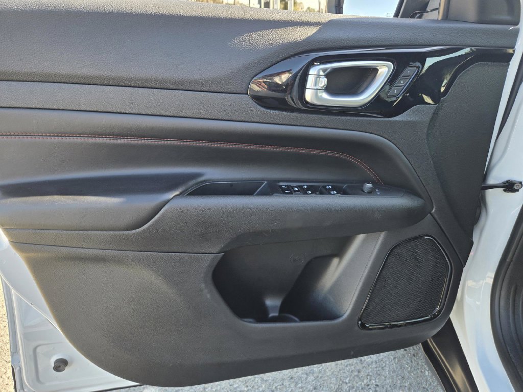 Used 2023 Jeep Compass Trailhawk w/ Trailhawk Elite Group AWD/4WD image 12