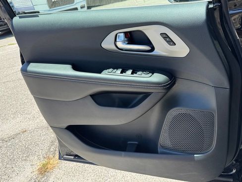 New 2027 Chrysler Pacifica Select FWD image 18