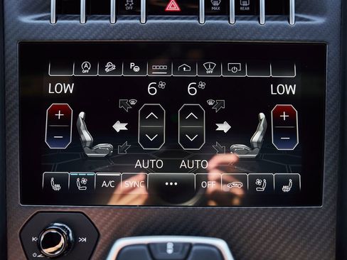 Used 2022 Lamborghini Urus AWD/4WD image 73