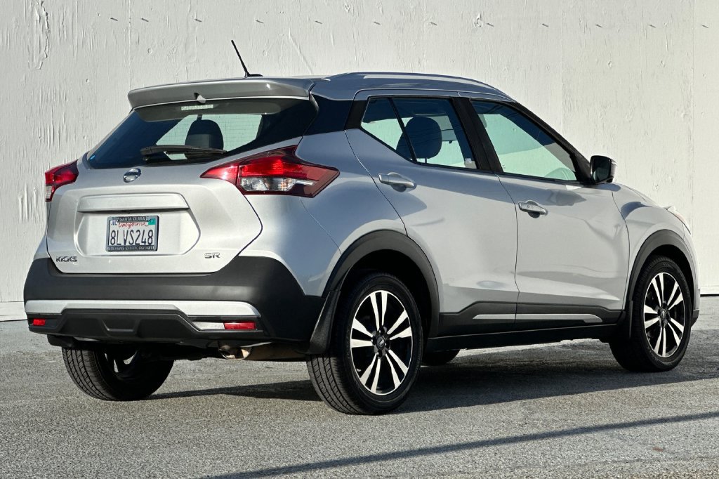 Used 2019 Nissan Kicks SR w/ SR Premium Package FWD image 3