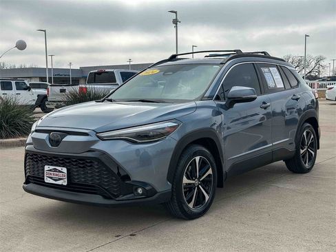 Used 2024 Toyota Corolla Cross XSE image 7