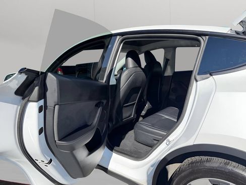 Used 2023 Tesla Model Y Long Range AWD/4WD image 24