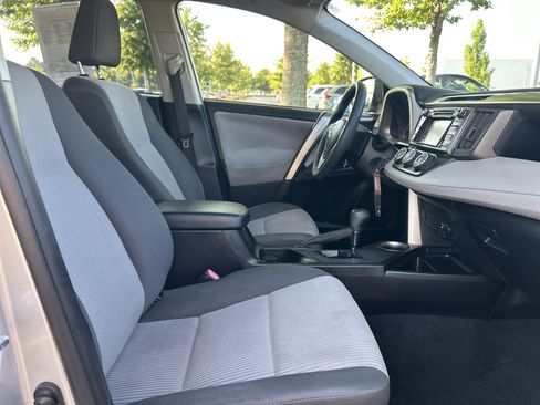 Used 2015 Toyota RAV4 LE FWD image 31