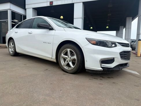 Used 2018 Chevrolet Malibu LS FWD image 1