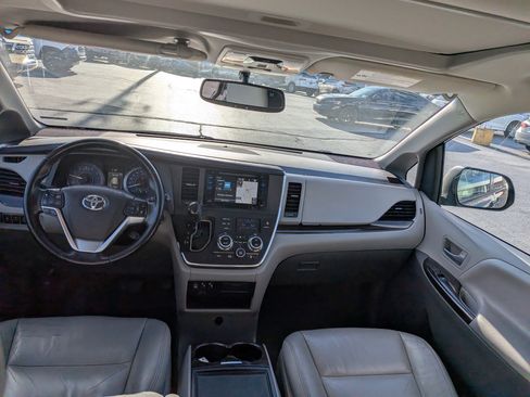 Used 2015 Toyota Sienna XLE image 16