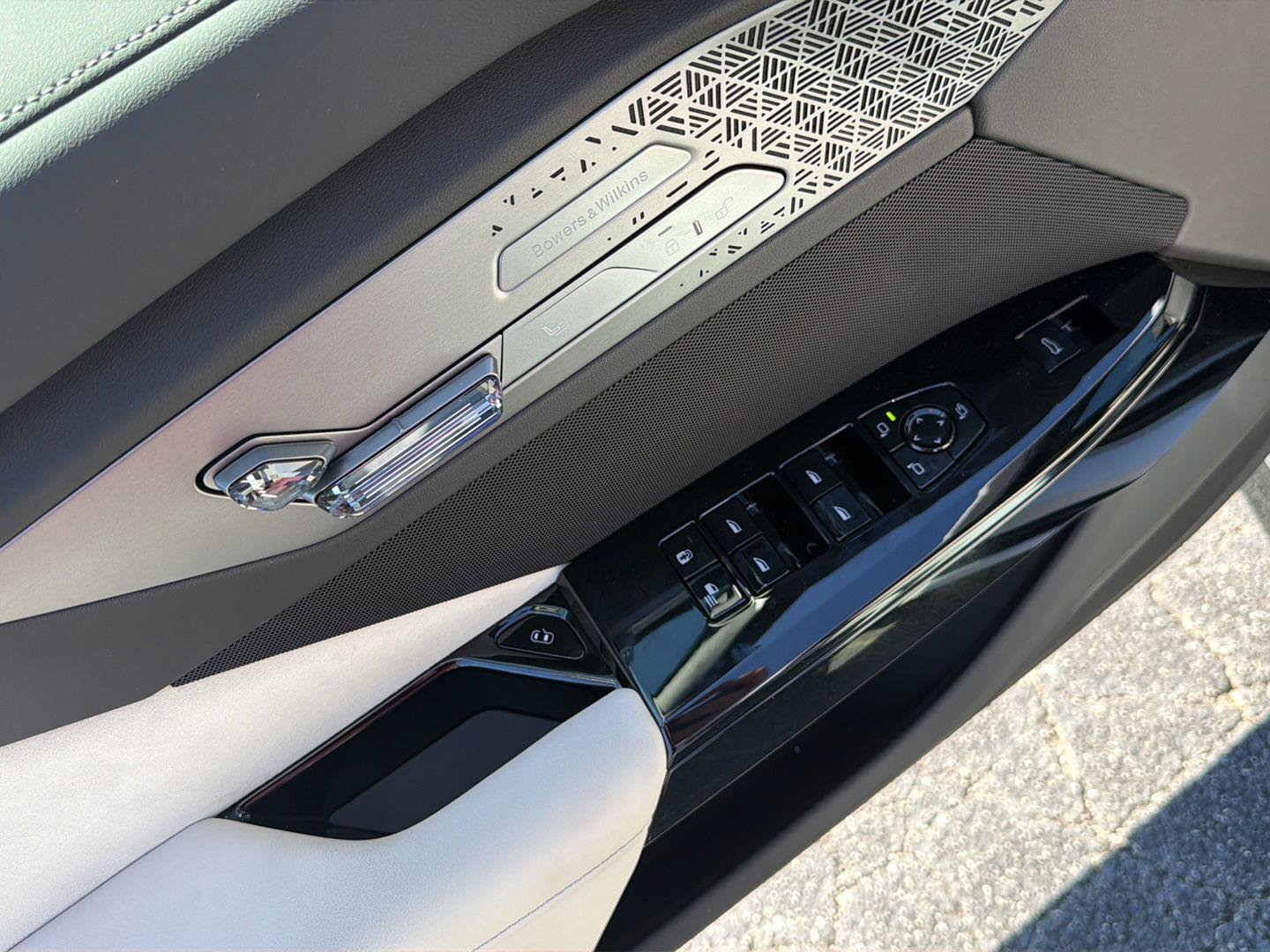 New 2027 BMW 740i RWD image 35