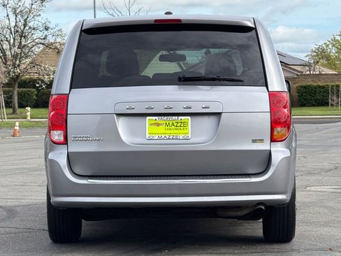 Used 2016 Dodge Grand Caravan SE image 12