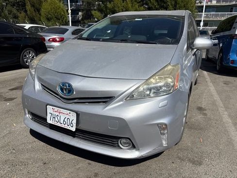 Used 2014 Toyota Prius V Five FWD image 2