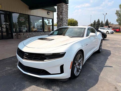 Used 2021 Chevrolet Camaro LT w/ Technology Package image 3