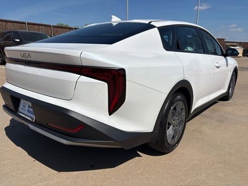 Used 2025 Kia K4 FWD image 3