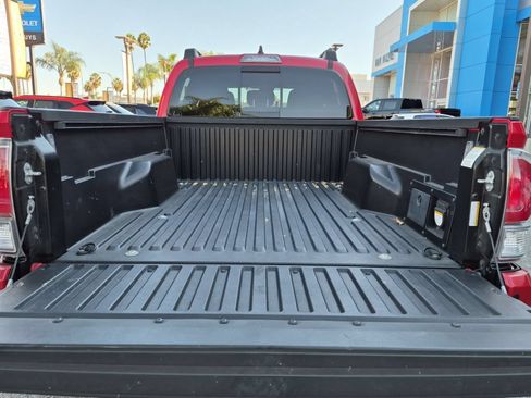 Used 2022 Toyota Tacoma TRD Sport w/ TRD Premium Sport Package AWD/4WD image 25