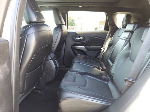 Certified 2019 Jeep Cherokee High Altitude image 10