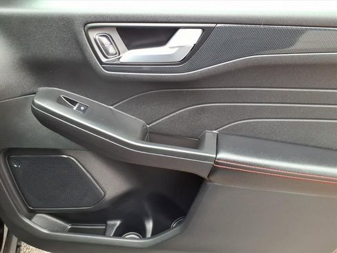 Certified 2025 Ford Escape ST-Line image 6