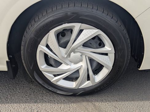 Certified 2024 Subaru Impreza 2.0i image 9