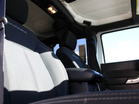 Used 2018 Jeep Wrangler Unlimited Sahara w/ Connectivity Group image 22