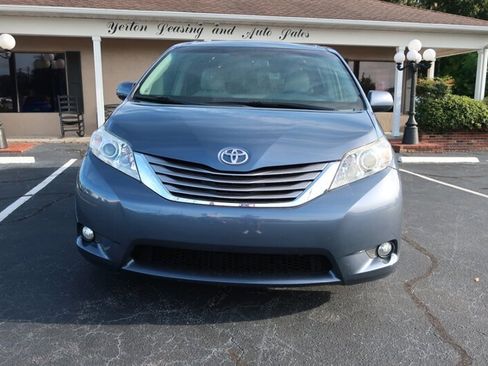 Used 2015 Toyota Sienna XLE Premium image 2