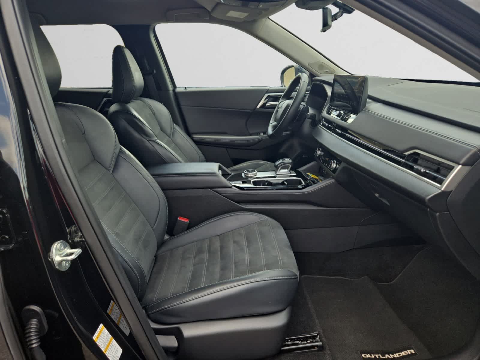 Used 2025 Mitsubishi Outlander SE AWD/4WD image 15