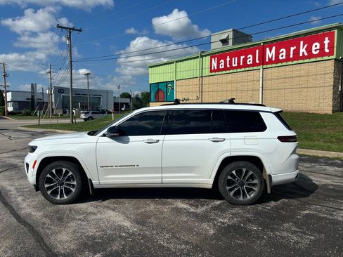 Used 2022 Jeep Grand Cherokee L Overland w/ Advanced Protech Group III AWD/4WD image 6